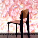Krzesło, rekwizyt wykorzystywany podczas spektakli w teatrze.